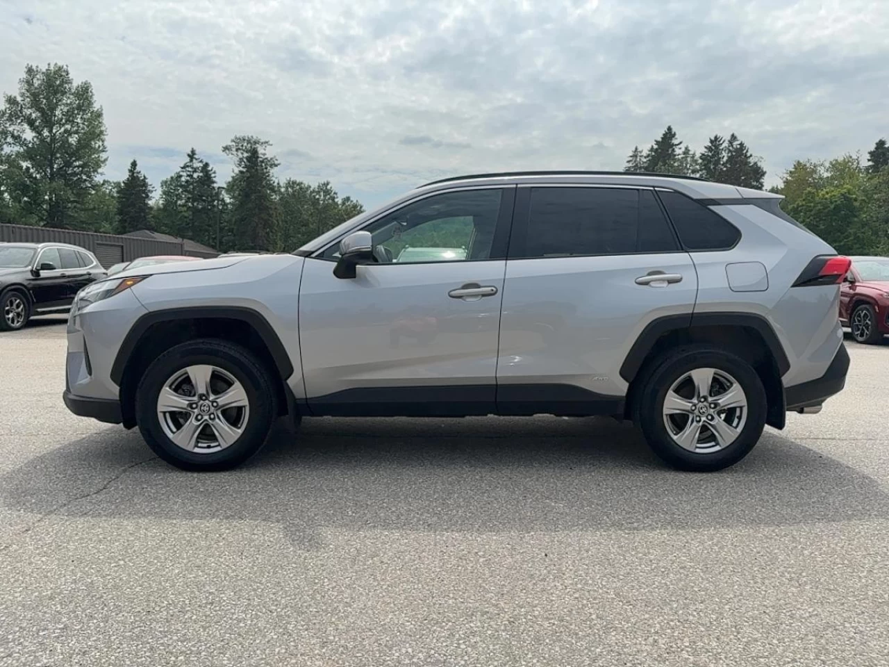 2023 Toyota RAV4 XLE AWD Image principale