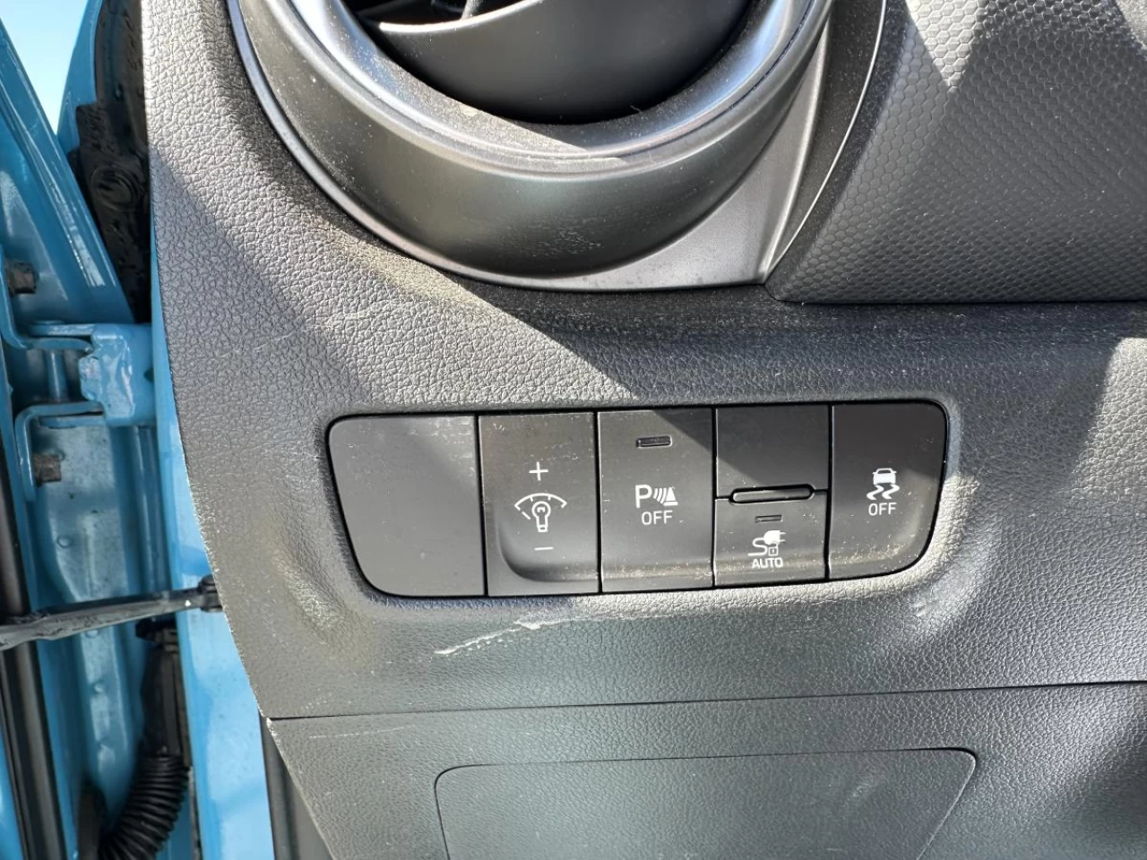 2022 Hyundai Kona electric Preferred FWD w/Two-Tone Roof Main Image