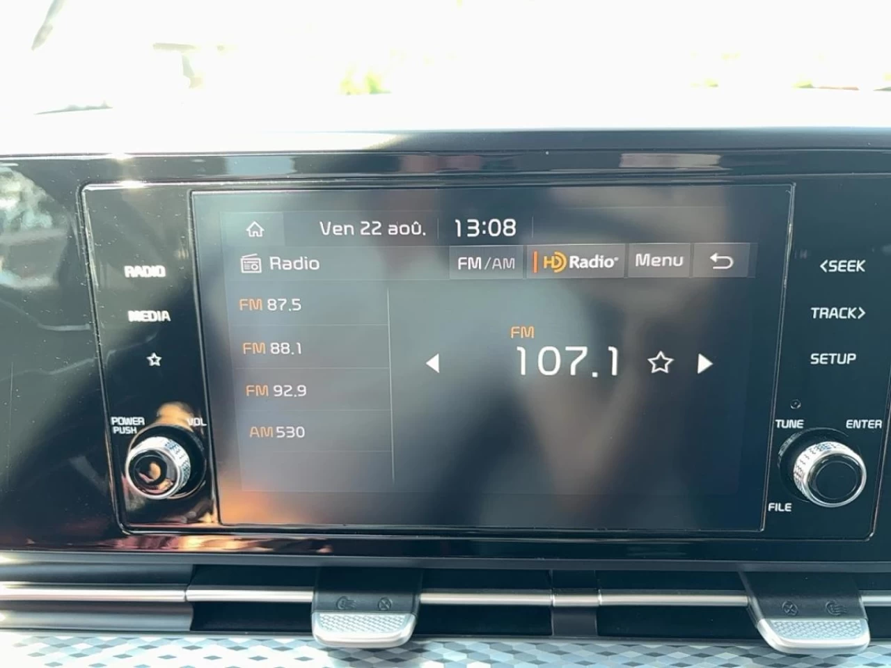 2024 Kia Carnival LX FWD Main Image