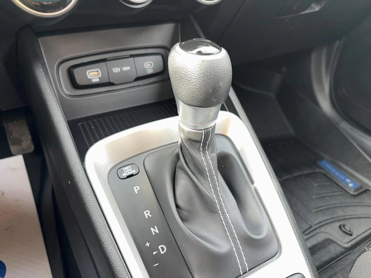 2023 Hyundai Venue
                                                    Essential IVT Main Image