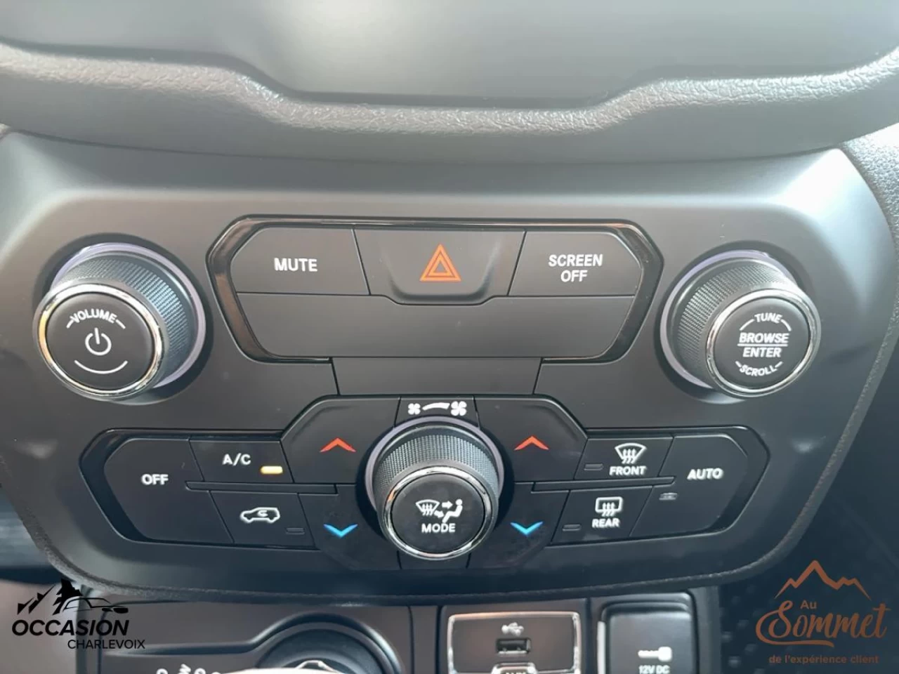 2018 Jeep Renegade
                                                    Altitude 4x4 Image principale