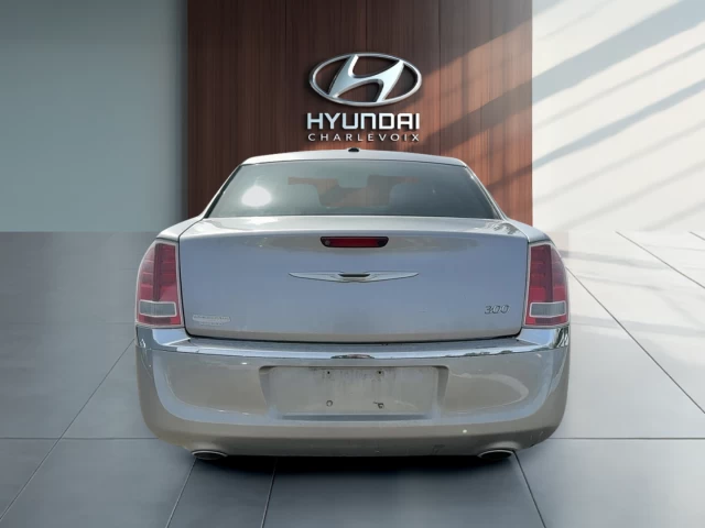 Chrysler 300 4dr Sdn Touring RWD 2013