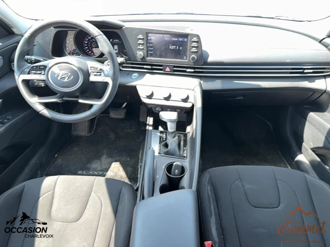 2023 Hyundai Elantra Preferred IVT Image principale
