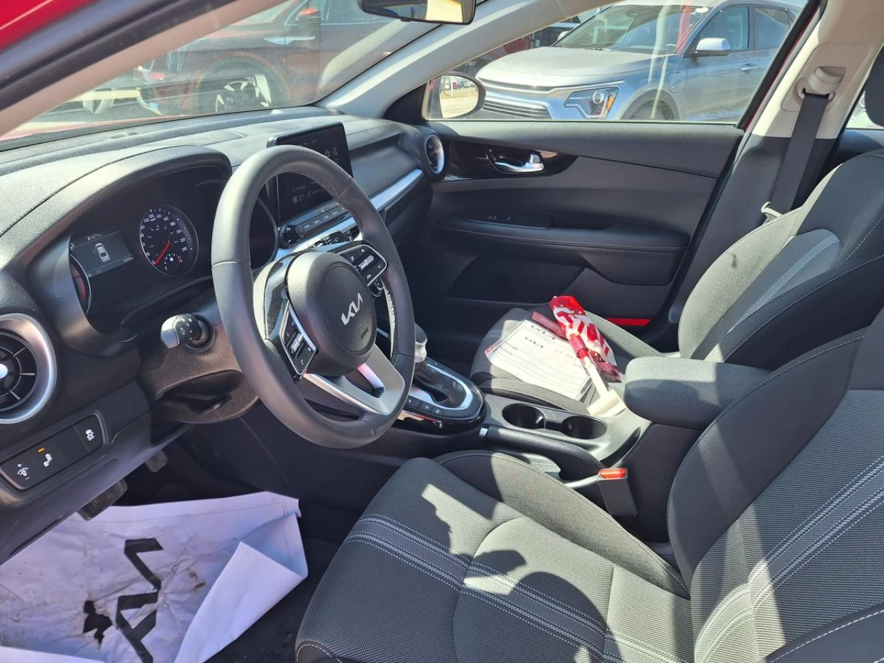 2024 Kia Forte EX HEATED STEERING*CARPLAY*MAGS* Image principale