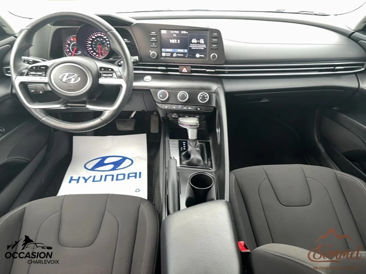 2023 Hyundai Elantra
                                                    Preferred IVT Image principale