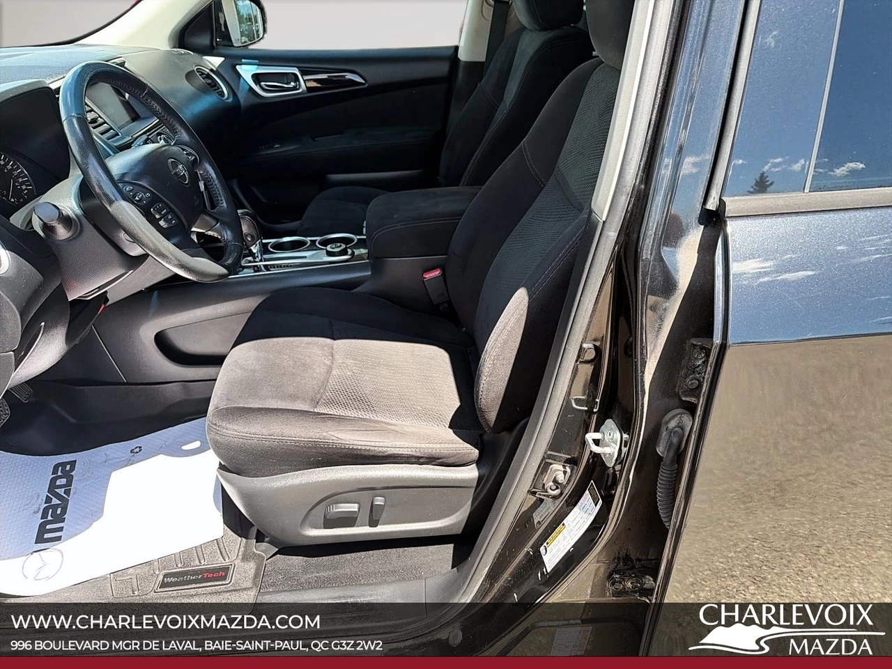 2016 Nissan Pathfinder SV Main Image