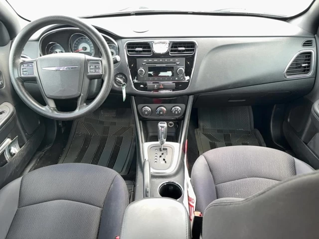 Chrysler 200 4dr Sdn LX 2013