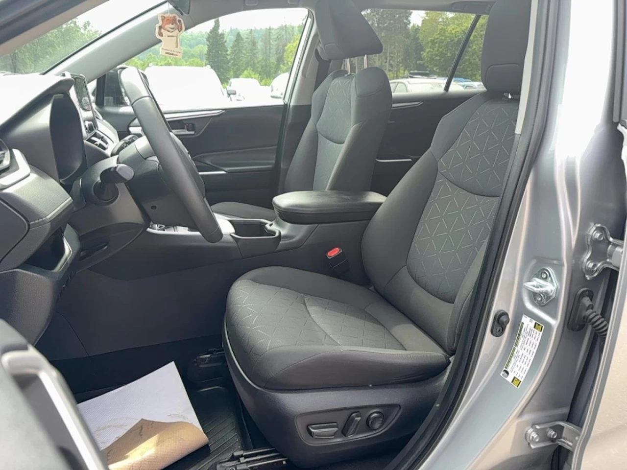 2023 Toyota RAV4 XLE AWD Image principale