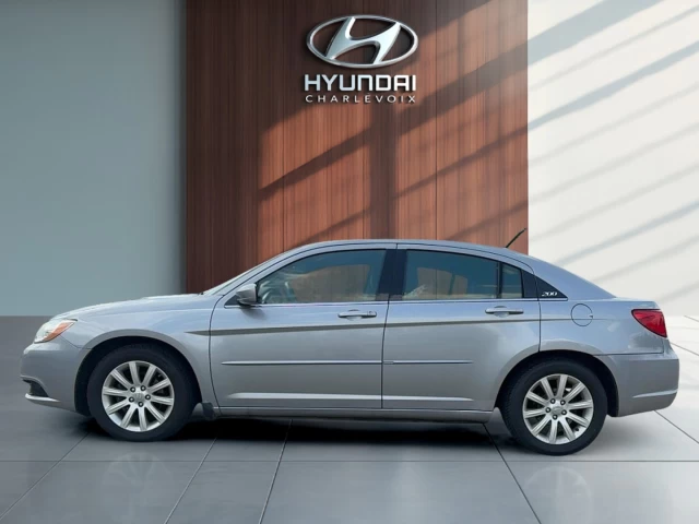 Chrysler 200 4dr Sdn LX 2013