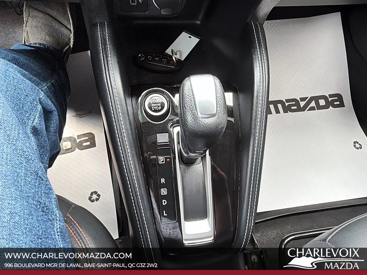 2019 Nissan Kicks SR Main Image