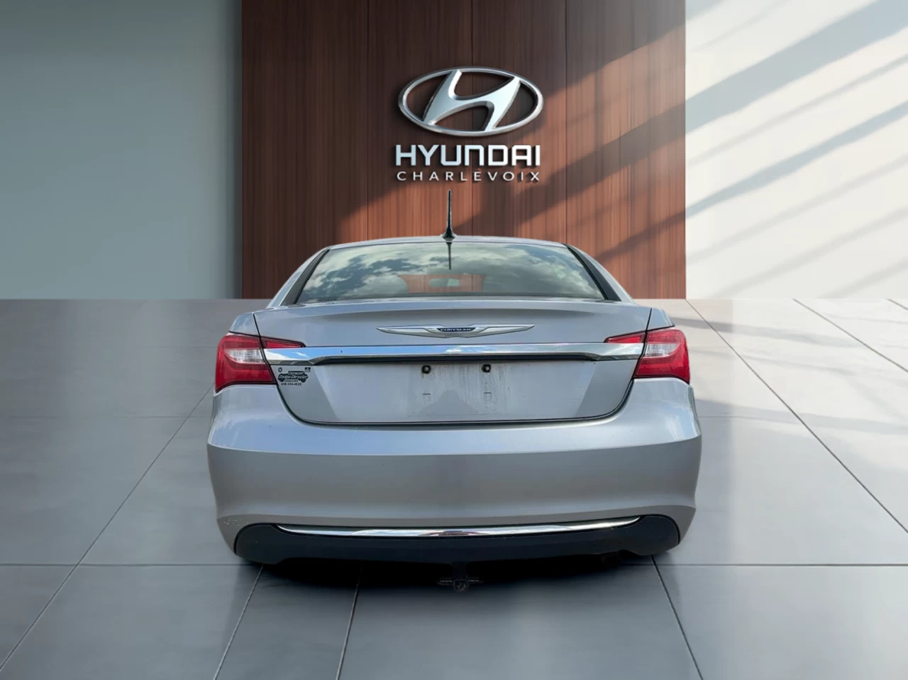 2013 Chrysler 200 4dr Sdn LX Image principale