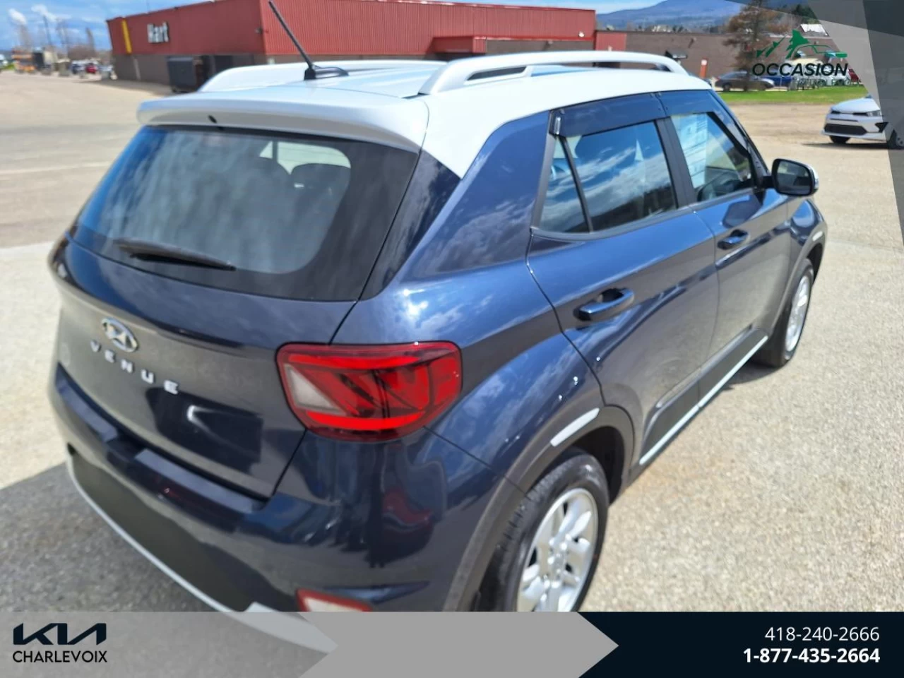 2023 Hyundai Venue Preferred IVT w/Two-Tone Main Image