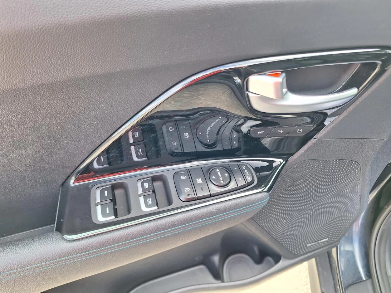 2020 Kia Niro SX Touring FWD Main Image